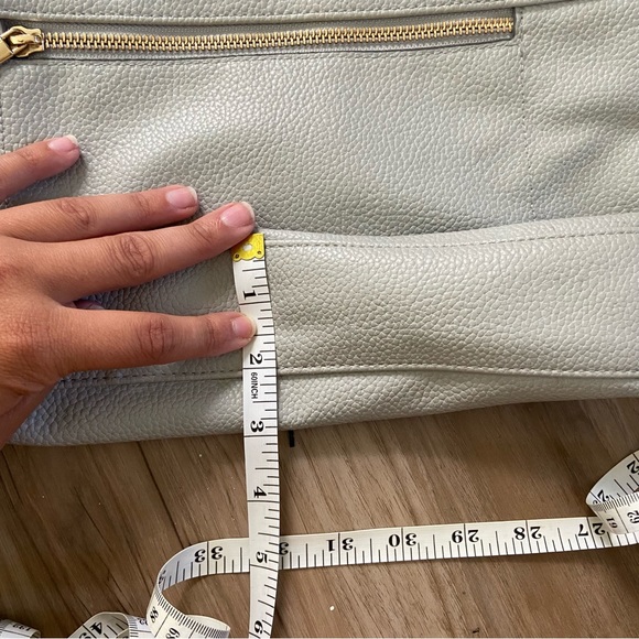 A New Day | Light Gray Crossbody Bag with Adjustable Strap - Picture 15 of 16